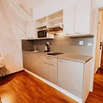 Citybeat Apartments, 400m From The Square * بلزن