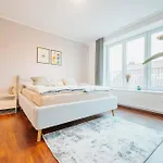 Citybeat Apartments, 400m From The Square بلزن