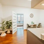 Citybeat Apartments, 400m From The Square شقة *
