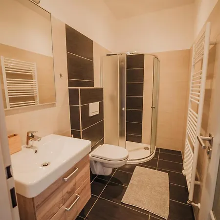 Citybeat Apartments, 400m From The Square