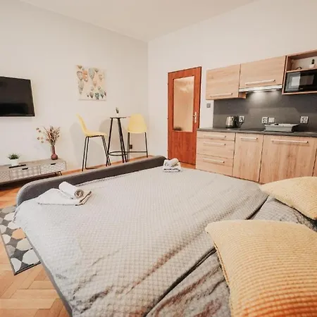 Citybeat Apartments, 400m From The Square *