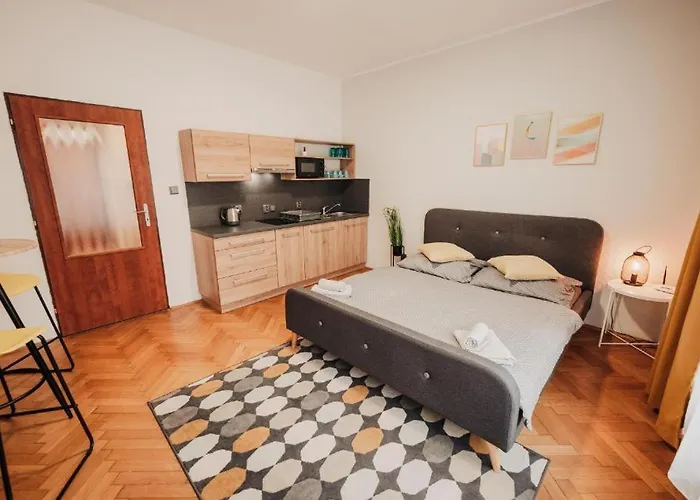 Апартаменты Citybeat Apartments, 400m From The Square
